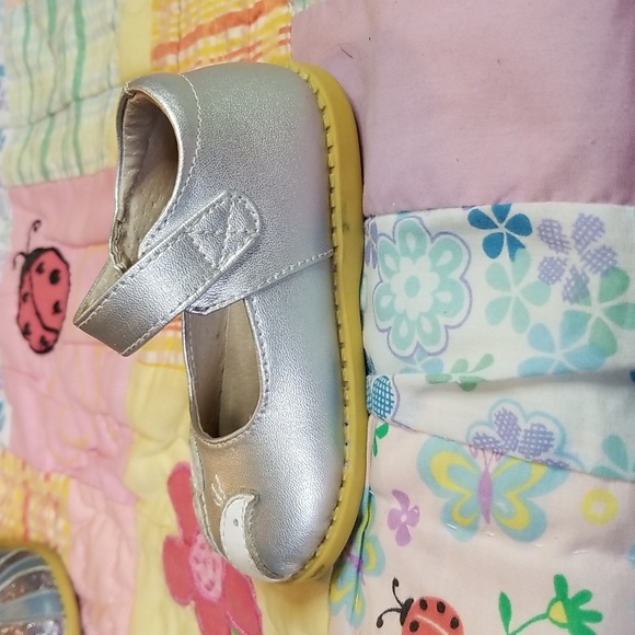 Livie & Luca Silver Dress Shoes with Velcro Size 5 Leather Peacocks Livie & Luca Silver Dress Shoes with Velcro Size 5 Leather Peacocks